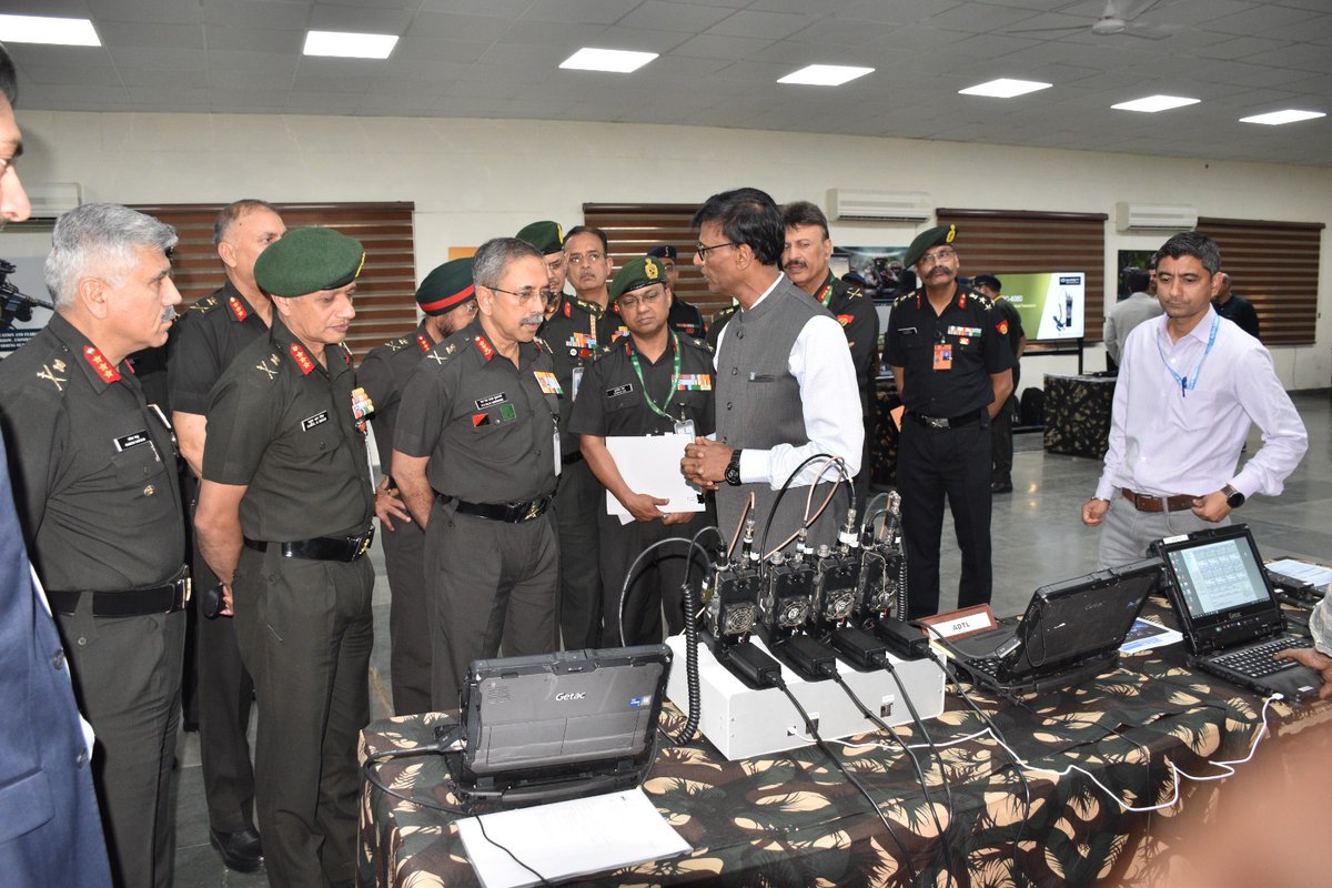 Soldiers_India's tweet image. Lieutenant General N.S. Raja Subramani, #VCOAS, along with other senior officers of #IndianArmy visited the Signals Technology Evaluation and Analysis Group, #STEAG to witness and evaluate state 
#CISFCoastalCyclothon
#SawantJawaabDo