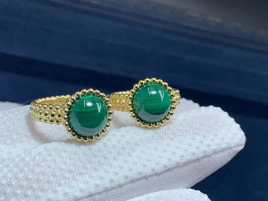 custom_brands's tweet photo. aturing stunning customization options. Find your favorite piece of jewelry and indulge in unparalleled elegance

#custommadejewelry #diamondearring #luxuryearring #luxurydiamondearring #customejewelry https://t.co/IHUV3hoJCy