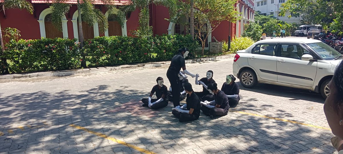 tnpm_chn's tweet photo. Spreading happiness through joy, sharing, and caring is a beautiful way to connect with the community. Partnering with Mosses Matriculation Hr.Sec. School and Sheva Chakar Children's Home is a great way to reach different segments of the community and bring smiles to their faces. https://t.co/pPC1ktqNTM