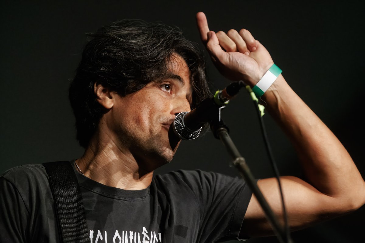 Em 120 minutos que passaram voando, a Superguidis compensou 14 anos de ausência de maneira emocionante num show de 30 músicas cantando em coro pelo público

screamyell.com.br/site/2025/03/2…