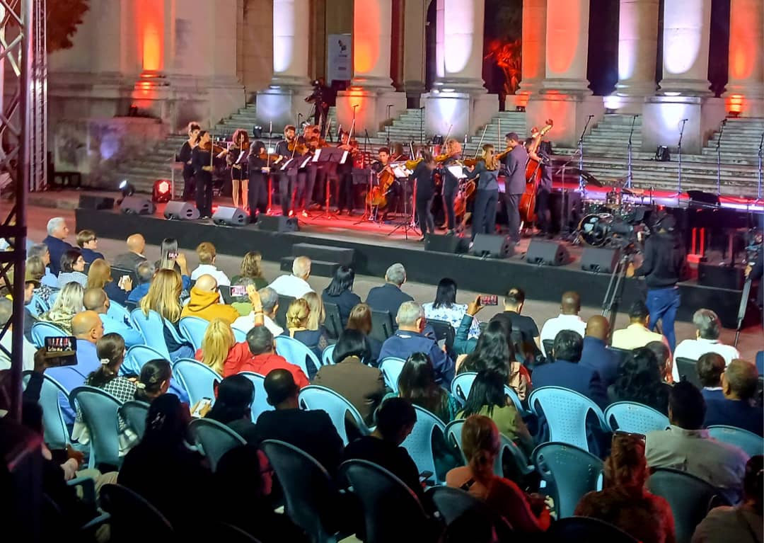 MonzonMidalis's tweet photo. Con la presencia de @DiazCanelB y @DrRobertoMOjeda se clausura el IV Coloquio Internacional Patria, un espacio de profundos debates que deja una hoja de ruta bien definida para continuar tejiendo redes en defensa de los pueblos del Sur.             #CubaEnRed    #AnapCuba https://t.co/yjwGkjMP2u