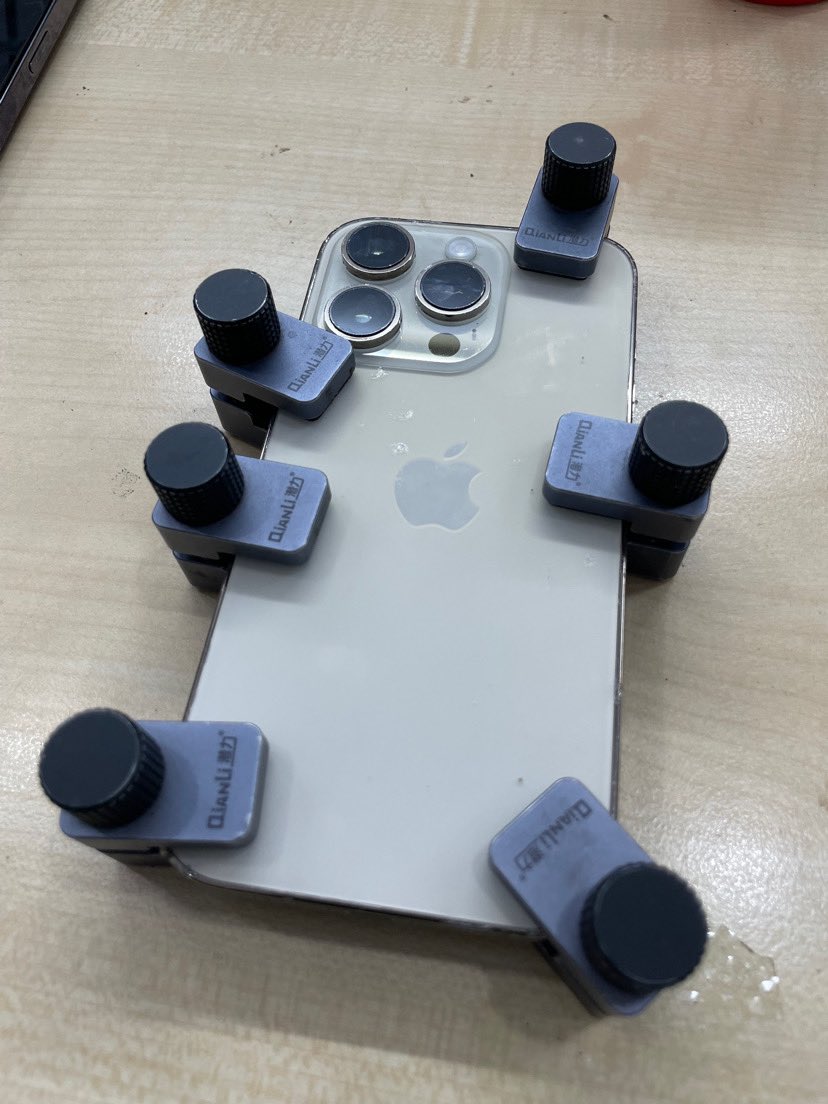 bkelectronicsgm's tweet photo. Still struggling with your iPhone’s back glass issue!
Visit us! @bkelectronicsgm 
Call/WhatsApp : +2207418145
#handytech #smartphonerepair #iphone https://t.co/rAR0JqyyWI