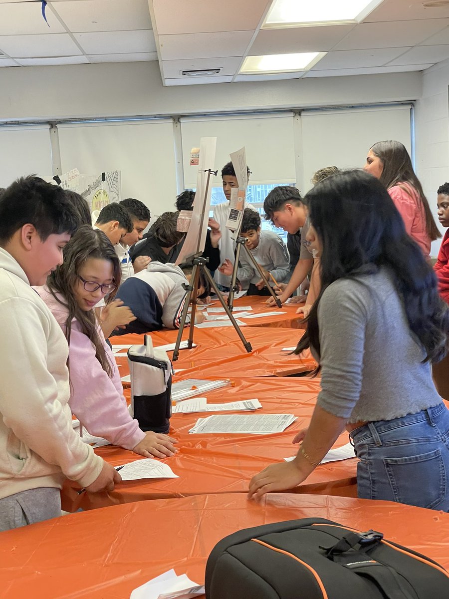 ExploreTJMS's tweet image. Explore Showcase was a huge success! Seventh and Eighth graders presented their projects to sell their Pathways! There is a buzz in the halls about Pathway Selection! @TJPatriots @ExploreJCPS @JCPSExploreEA