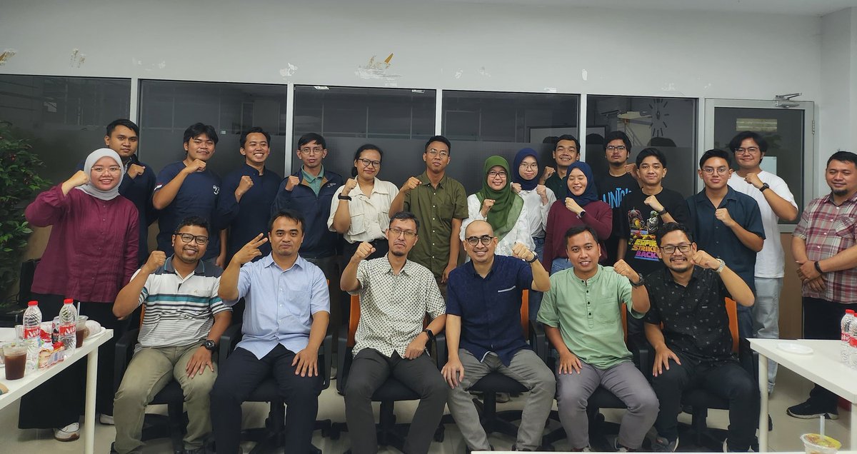 YWhulanza's tweet photo. Group meeting ended with ramadhan fasting break. Thanks guys. https://t.co/16gJa96EDX