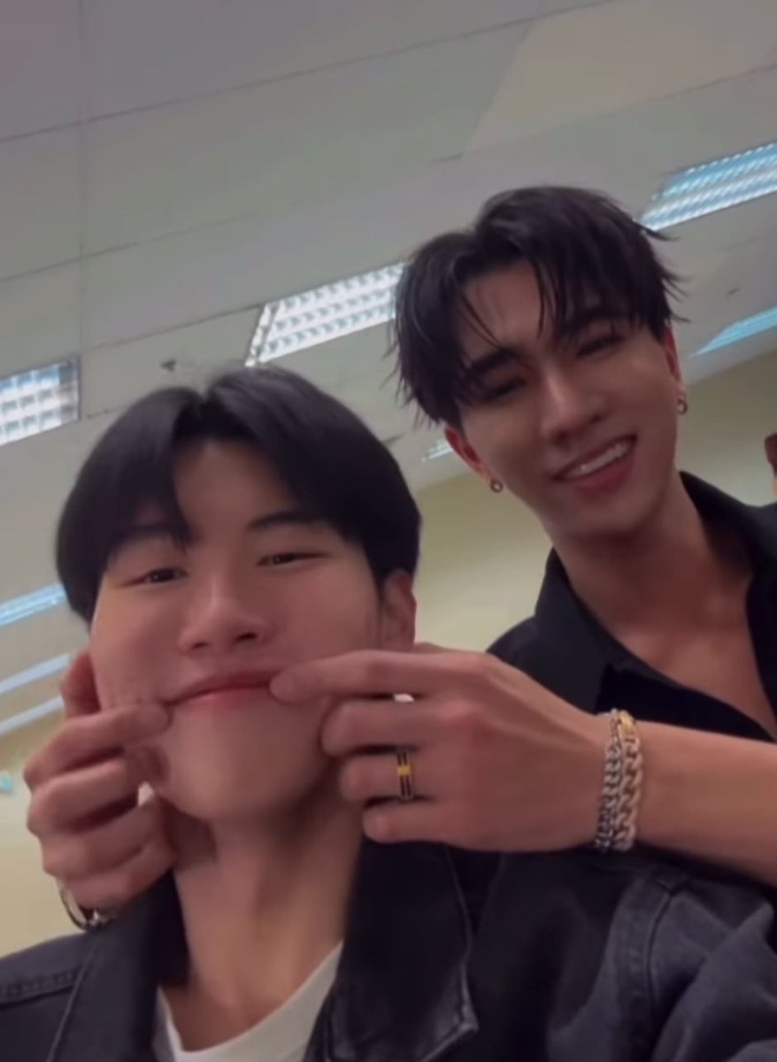 janejira94's tweet image. ละมาจิ้มแก้มลูกนี้ทำม่าย😔
เอ็นดูละสิ😆
#perthprom
#เพิร์ธพร้อม