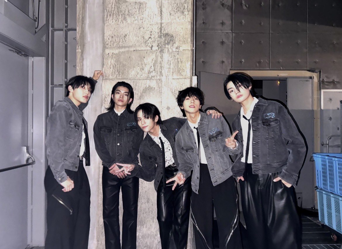 𝐖𝐈𝐋𝐃 𝐁𝐋𝐔𝐄📸] 僕たちが出会ってから1年。 これからも共に歩