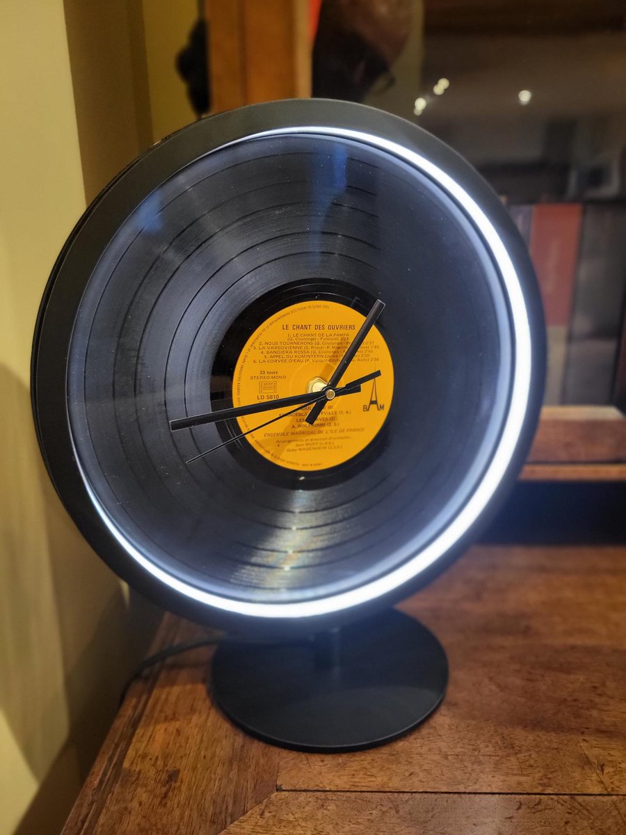 SOCASISOLATION's tweet image. L'équinoxe, c'est le match parfait entre jour et nuit. Notre Lampe Horloge est au top pour ce début de printemps 🌸🕰️! #Equinoxe #Printemps #LampeHorloge #JourNuit #SpringVibes #Design #Décoration #Temps #Maison #Lumière