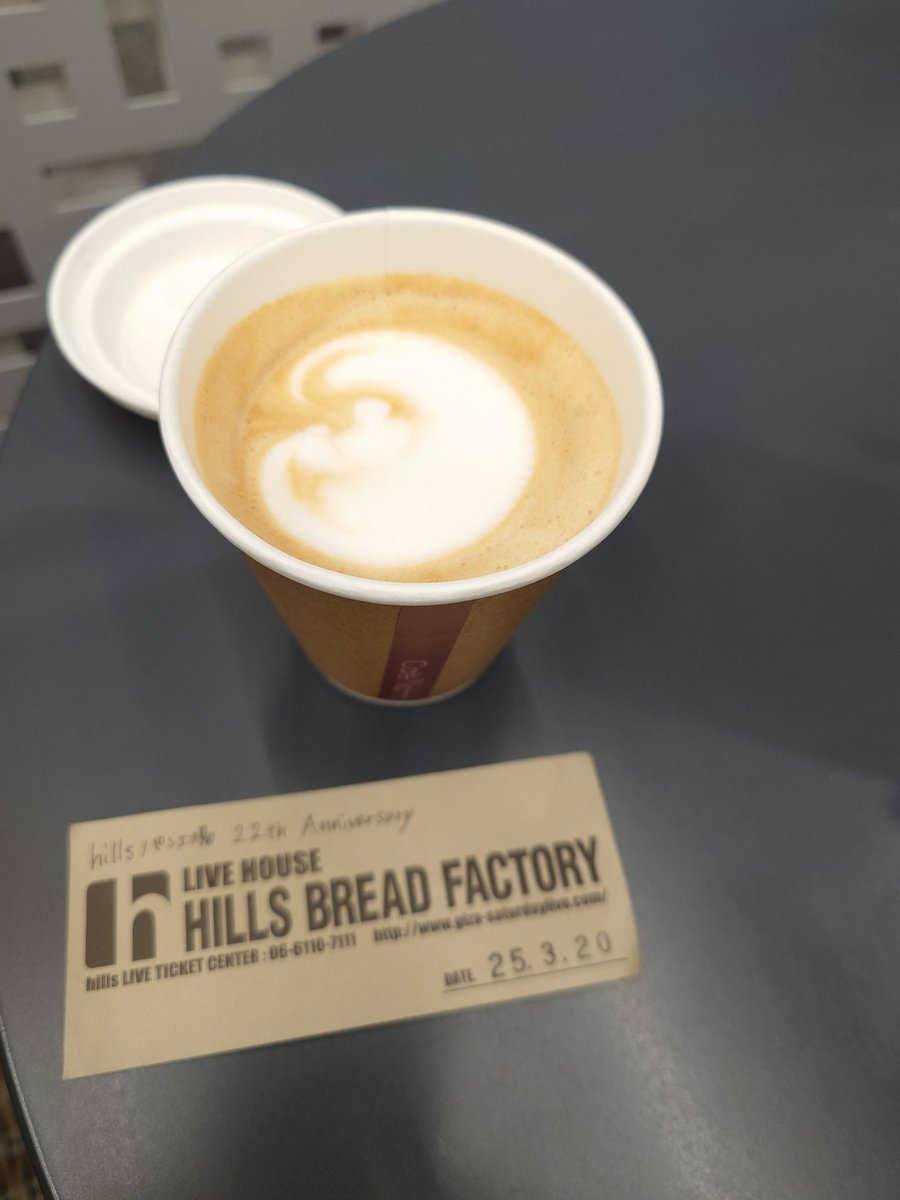 B3ADX2AawNnWczO's tweet image. 今日はSARDUNDERGROUNDのライブを見にhillsパン工場へ
22年もこのライブハウスに通うとは当時は思いませんでした💦
僕がパン工場通うきっかけになった三枝夕夏indbの話出てエモかったです😂
あの微笑みを忘れないでを最後に聴けて良かった
#三枝夕夏indb
#神野友亜
#SARDUNDERGROUND 
#hillsパン工場