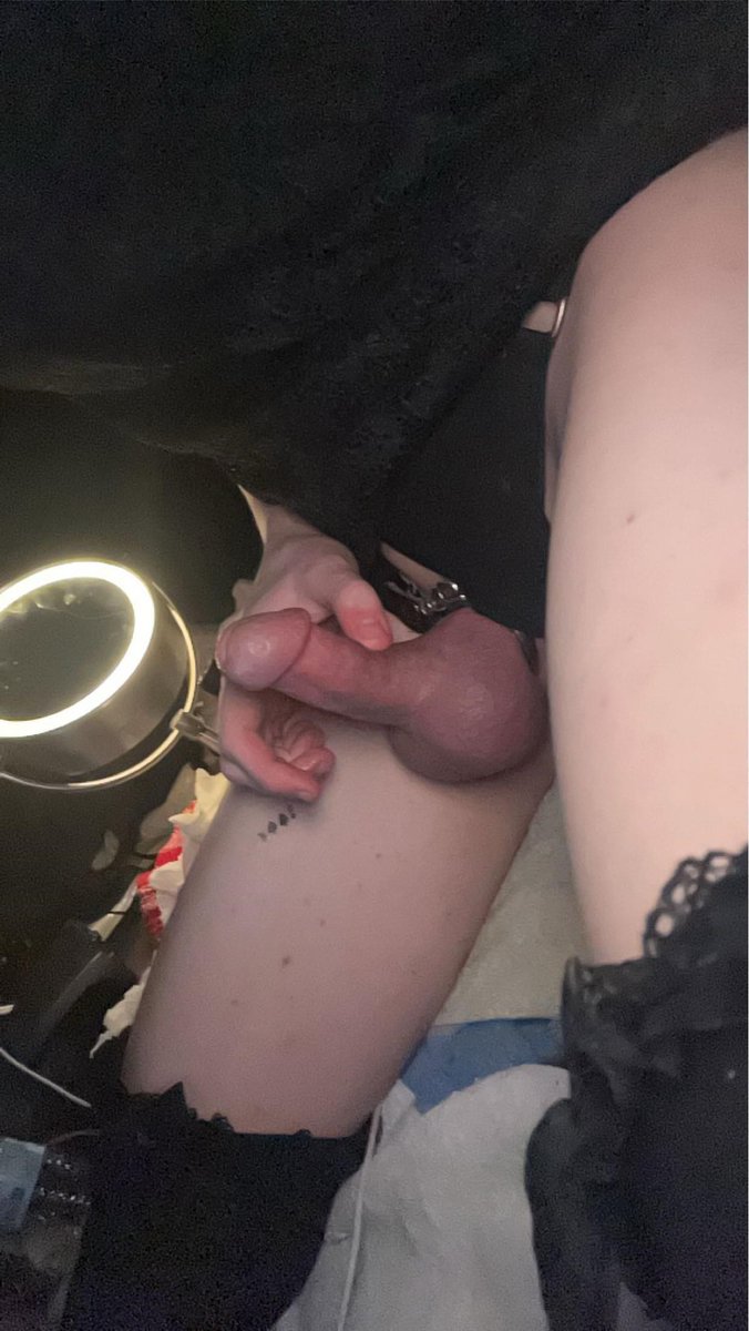This angle makes it look big right? …… right? [by Rei-Maye]
  
 #chastity #sph