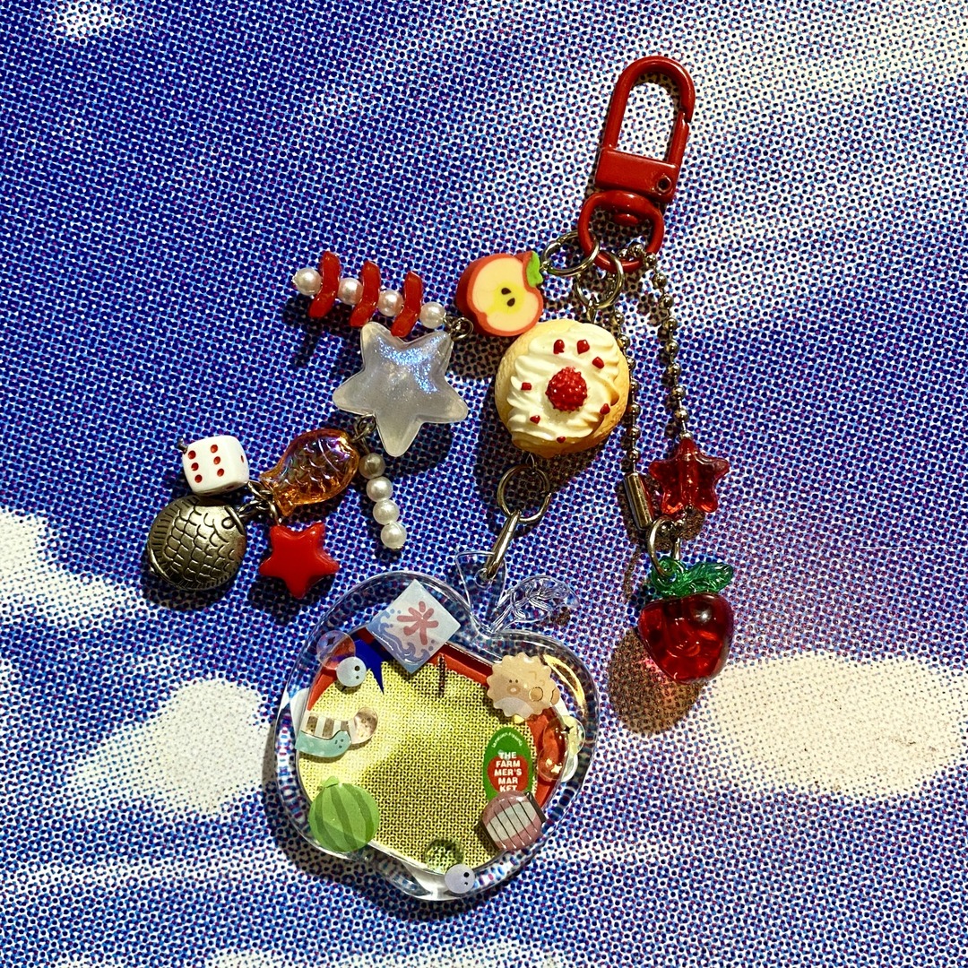 sells — interest check! 🍎🍰
hiii guys aku berencana mau open po trinkets keychain ini soon (๑˃ᴗ˂)ﻭ free custom frame, foto, tema, beads, etc! ⭐️

drop your pretty usn if interested yaa 🍏
[x: heniloenar ig: lameloen]