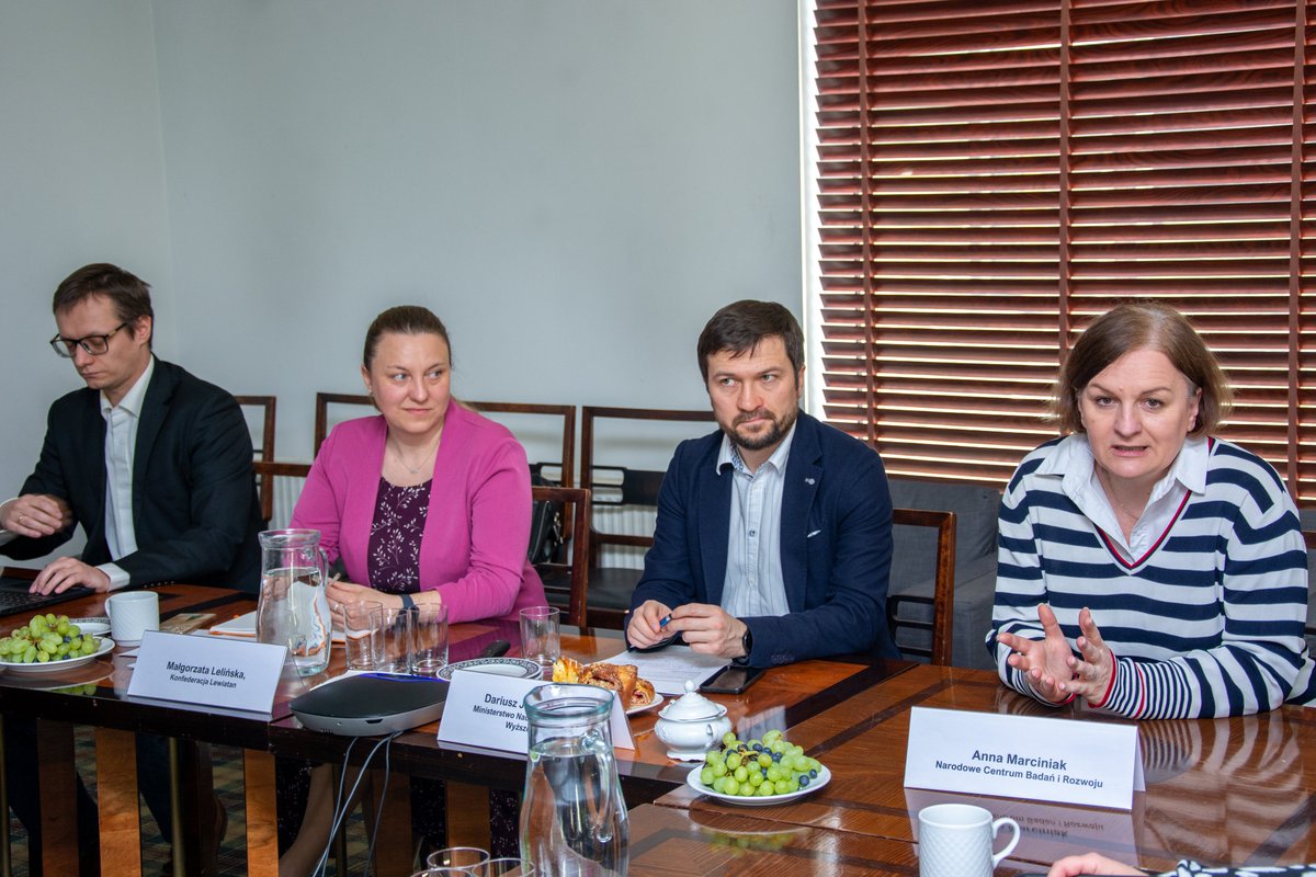 Konf_Lewiatan's tweet photo. Jak fundusze unijne wspierają rozwój szkolnictwa wyższego? 💶🎓

Dziś w Lewiatanie eksperci @MNiSW_GOV__PL @NCBR_pl @ibe_edu rozmawiają o tym z przedstawicielami firm i uczelni członkowskich Lewiatana

Tematy: działania dla rozwoju uczelni, konkursy i mikropoświadczenia
