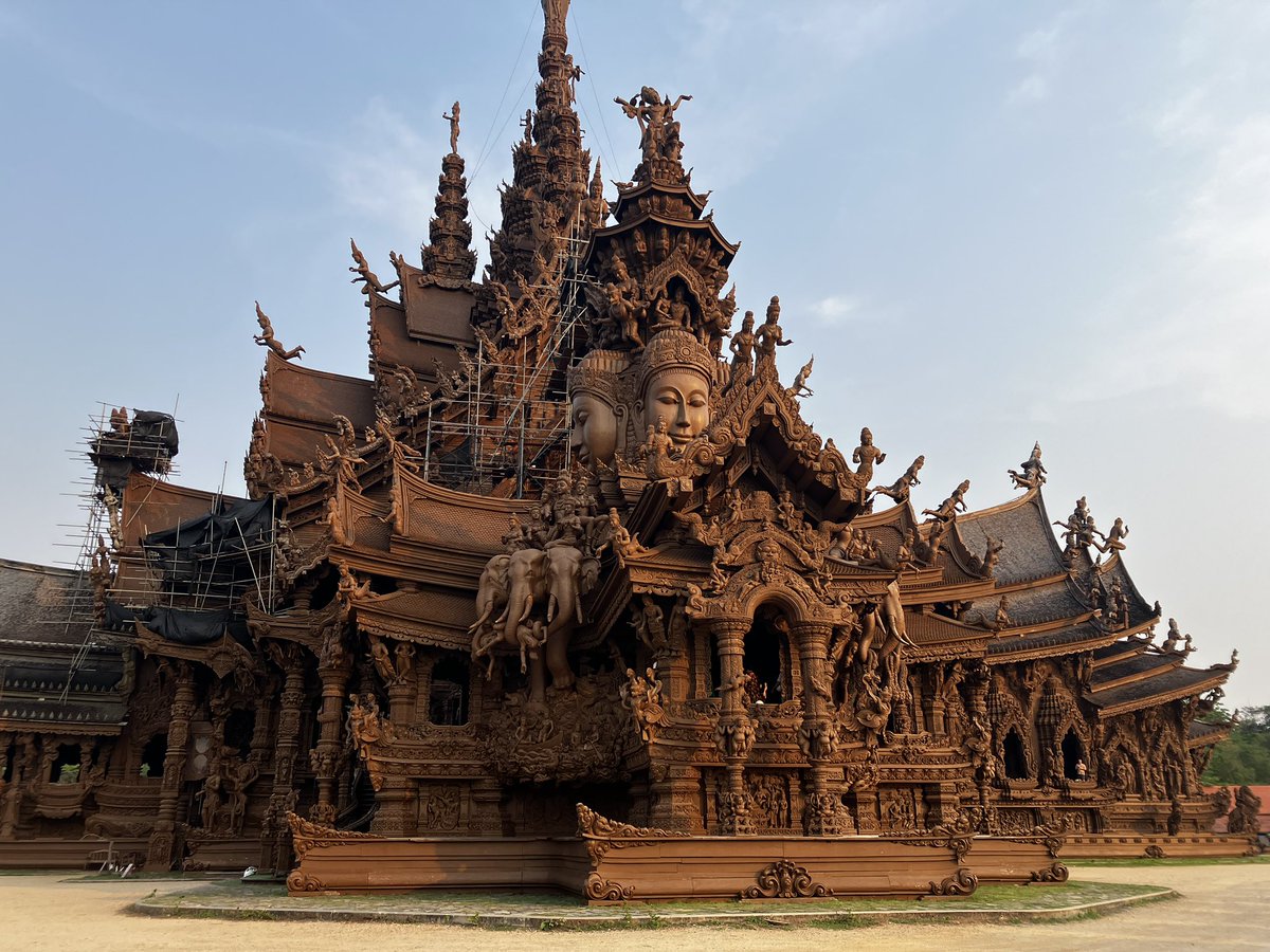 wolfroof's tweet photo. ปราสาทสัจธรรม #wolfytrip https://t.co/bDRB55bdM2