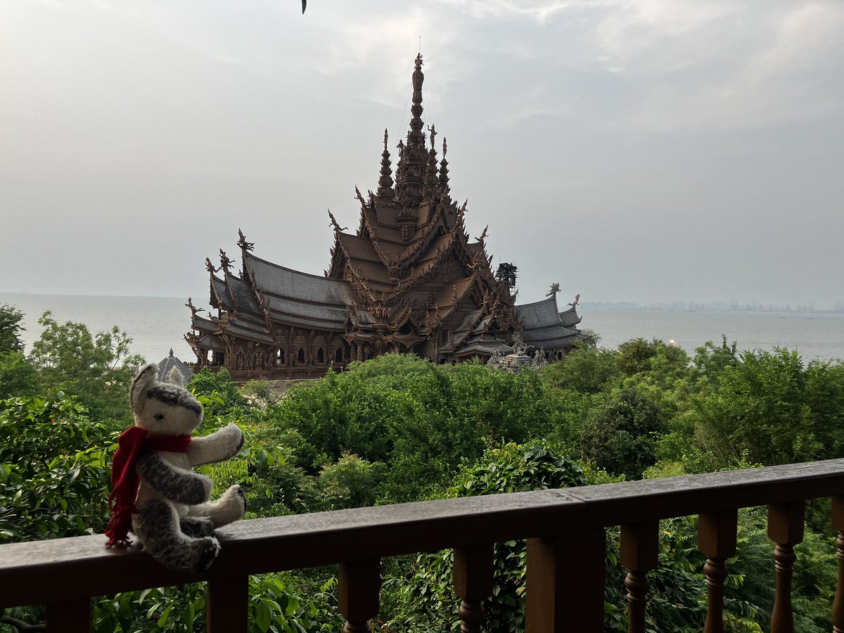 wolfroof's tweet photo. ปราสาทสัจธรรม #wolfytrip https://t.co/bDRB55bdM2