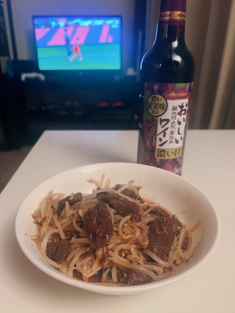 半額ハラミと激安ワインで飲むかー