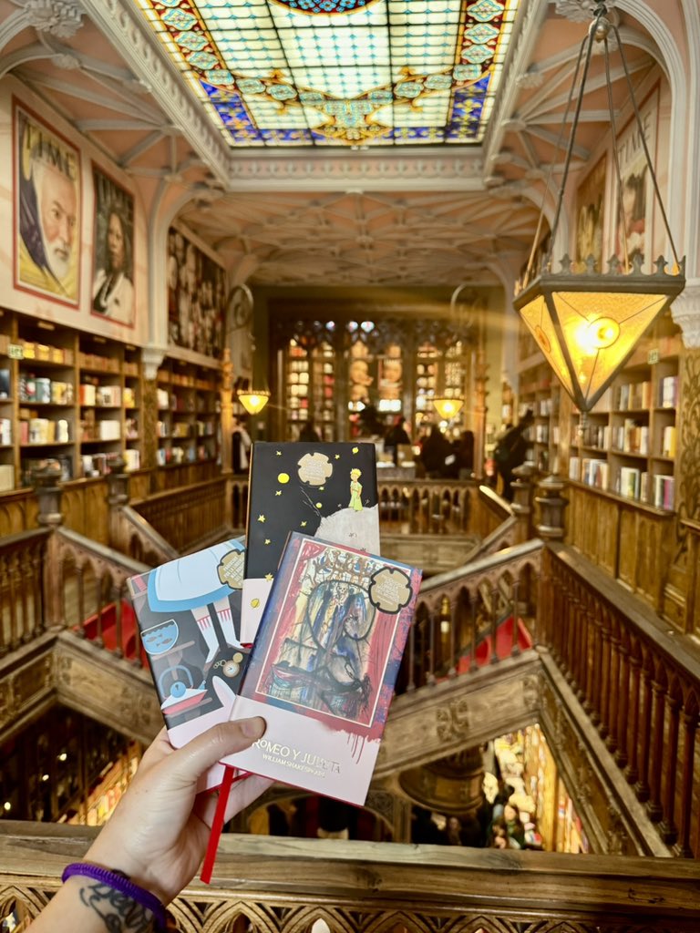 Nunuim2's tweet photo. Se me juntรณ el ganado literario #elprincipito #romeoyjulieta #aliciaenelpaisdelasmaravillas #lello https://t.co/3Eu5arZzwa