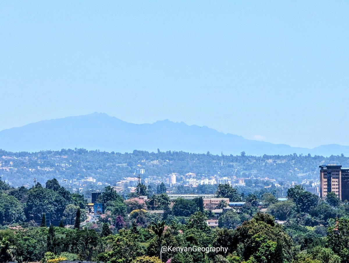 The southern section of the 110km long Nyandarua (Aberdares) mountain range overlooks the Rift valley section between Gilgil and Naivasha on the western side.

The 3999m peak is the highest in this section. This is the backdrop of the #SafariRallyKenya 

📸 From Nairobi.