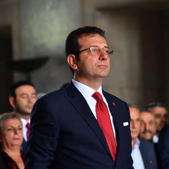 #SONDAKİKA | Ekrem İmamoğlu, uzun bir açıklama paylaştı:

Senin bir yüzükle çıktığın bu yolda, yurt içinde, yurt dışında hesabını zerresi için bile veremeyeceğin tonla leken varken benim üç nesildir biriktirdiğim varlığıma, işime ve emeğime göz koyuyor; namusumuza, haysiyetimize