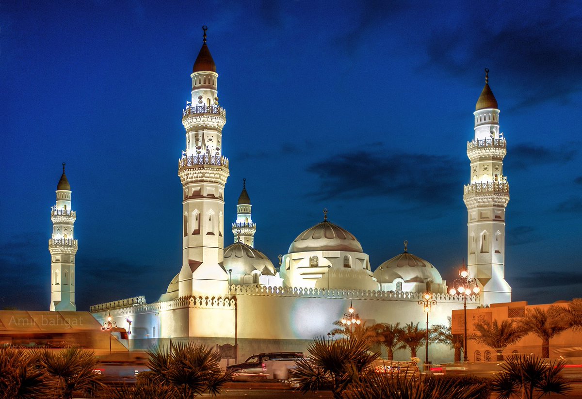 omarnozha's tweet photo. #رمضان 
في #المدينة_المنورة غير !
نسائم الإيمان في كل زاوية 
وسكينة ما تلقاها إلا في المدينة 
هنا القلوب تهدأ، والدعاء يعلو، والروح تعرف طريقها.
طوبى لمن تمكن من قضاء شهره في المدينة تحديدا في المسجد النبوي بين موائد الإفطار فيه وصلاة القيام والتراويح ، طوبى لمن زار قباء مسجداً ومكاناً 
وهنيئاً لمن لبى دعوة افطار مدينية فاستقبلوه بالبف والشربة الحب البيضاء والقطايف والسفرة المدينية الواسعة 
باختصار رمضان في المدينة غيييييير