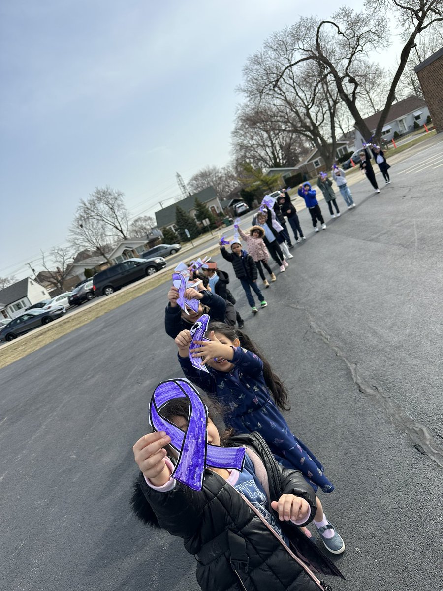 PGarciaMaddock's tweet photo. Kindergarten participated in our District-wide March of Dimes for Babies walk .❤️ #Burbank111 #kindergarten https://t.co/0LCbh74E6x