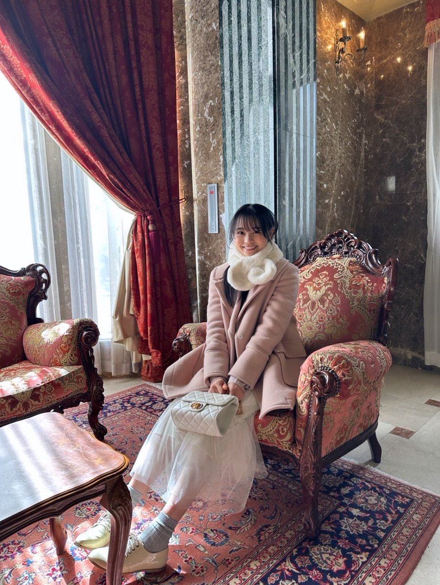 kmanagerm's tweet image. 今夜「#熱愛プリンス」第3話

群馬県にあるロックハート城にお邪魔しました。
撮影の合間にクマさんと写真撮りたいっていうリクエストに応えてくれた時の様子。
#林芽亜里　#MeariBTS