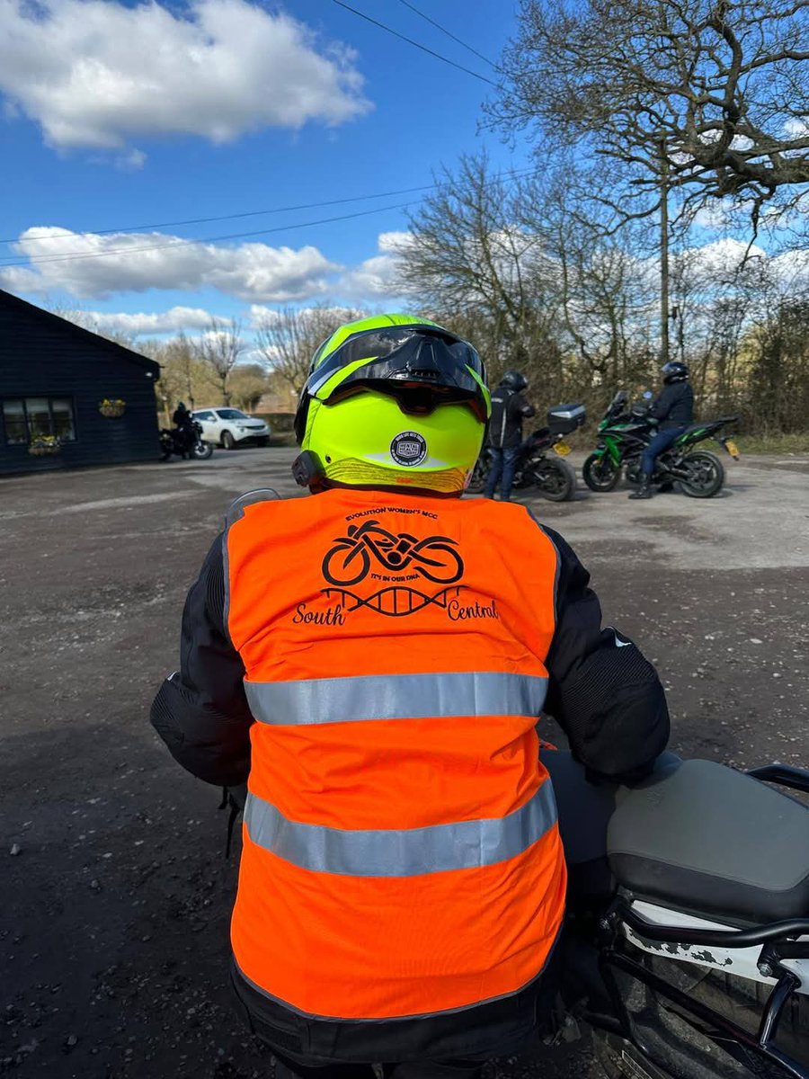 EvolutionWMCC's tweet image. South Central members have been out too! 🏍️💨 Meeting at the Wheels event  at The Woodman, followed by a ride over to Emma's Cafe at Pure Triumph Woburn, &amp;amp; trial of our new Tail-End Charlie (TEC) hi-vis! 🧡 DM for info on joining!
#EvolutionWMCC #ewmcc #ItsInOurDNA
