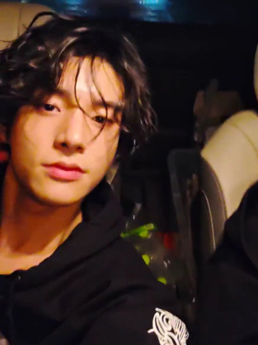 GOSH JAKE LOOKS SO FINE