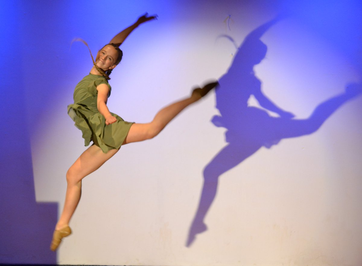 MHSDance4's tweet photo. First look at some of our fantastic soloists from the dance show. Look at that elevation! #danceskills #danceshow #talented https://t.co/m2EEZf72CT