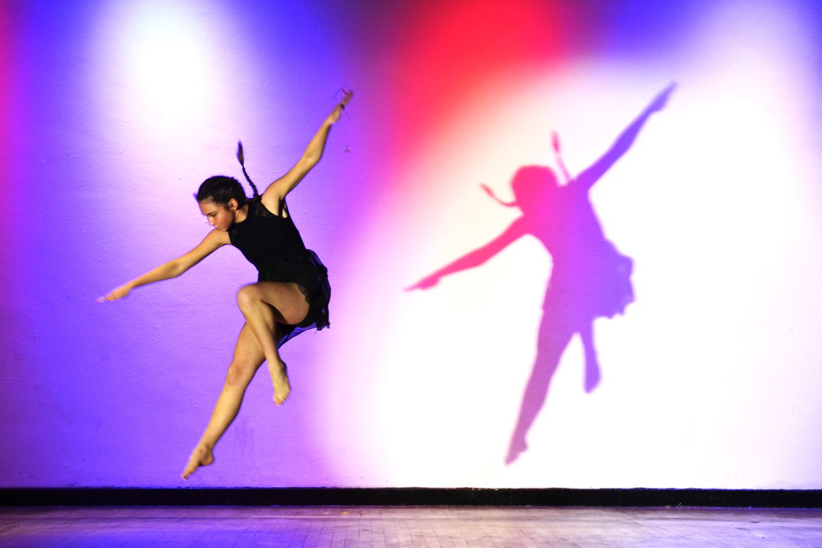 MHSDance4's tweet photo. First look at some of our fantastic soloists from the dance show. Look at that elevation! #danceskills #danceshow #talented https://t.co/m2EEZf72CT