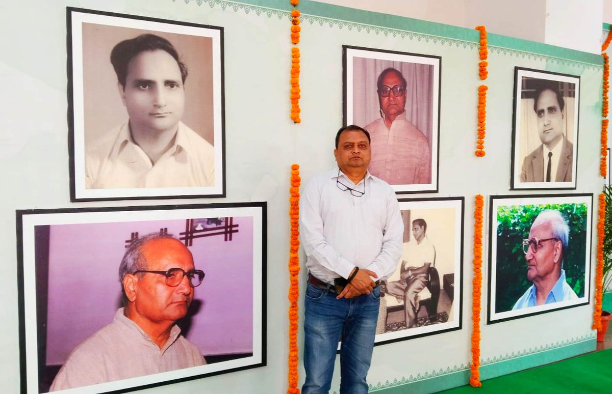 navalkant's tweet photo. सर @ashutoshvshukla द्वारा इस 'भौगोलिक साहित्य प्रभाव' पर सम्मान तो बनता है कि मैं मैथिलीशरण गुप्त वार्ड में रहता हूँ। थोड़ी दूर केपी सक्सेना मार्ग है। सामने की सड़क श्रीलाल शुक्ल मार्ग पर खत्म होती है। और हां, श्रीलाल शुक्ल जी, केपी सक्सेना जी से कई बार मिला हूँ।
#AmaJaneDo 😜 https://t.co/DbYvl0yImW