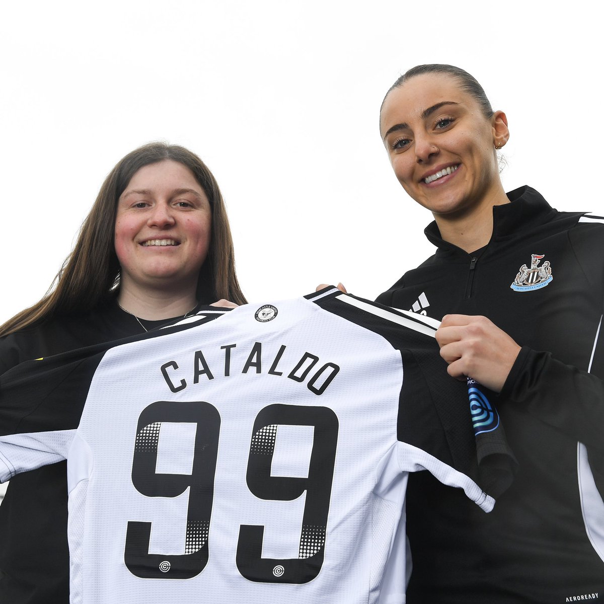 FreyaClothier's tweet photo. Cataldo Contract 💫

Buzzing for @LiaCataldo as she signs a new contract with @NUFCWomen! ✍️

She really deserves this after an excellent first year at the club and I can’t wait for her to have more success at the Toon! 🖤🤍

Let’s gooo Cataldo! ❤️ https://t.co/Fovyja01Nh