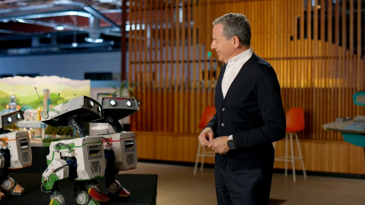 BoardwalkTimes's tweet image. Disney CEO Bob Iger with the BDX Droids.

$DIS