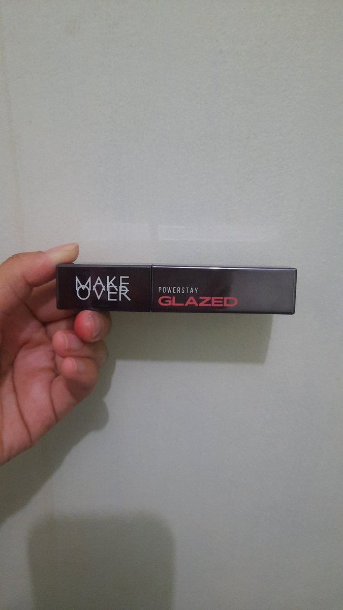 bittaoen's tweet photo. Preloved Make Over lip glazed shade D04 IYKYK 
Baru banget beli 1x swatch ternyata ga cocok shadenya huhu, beli di ofline store Merona Jogja
HB : 115k
HJ : 95k 
Dom jogja https://t.co/VPgbi4QdaF