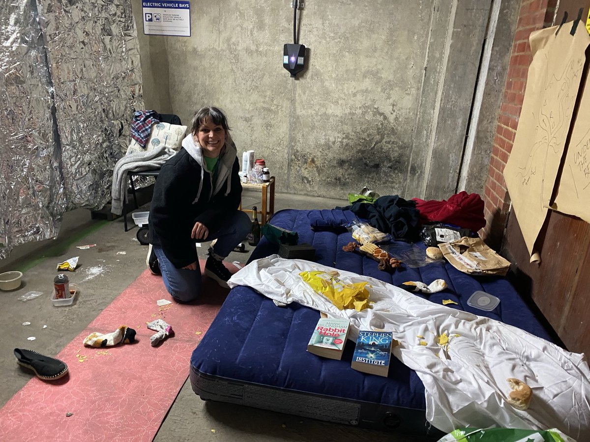 DebbieHolley1's tweet image. Our mental health nursing experts Emily and Sasha have set up a scenario for students to risk assess in the first room, find out more from conversations in the second room and to meet ‘Alex’  the patient in third room! ⁦@hss_bu⁩ ⁦@Nursing_BU⁩ ⁦@AnandDPandyan⁩