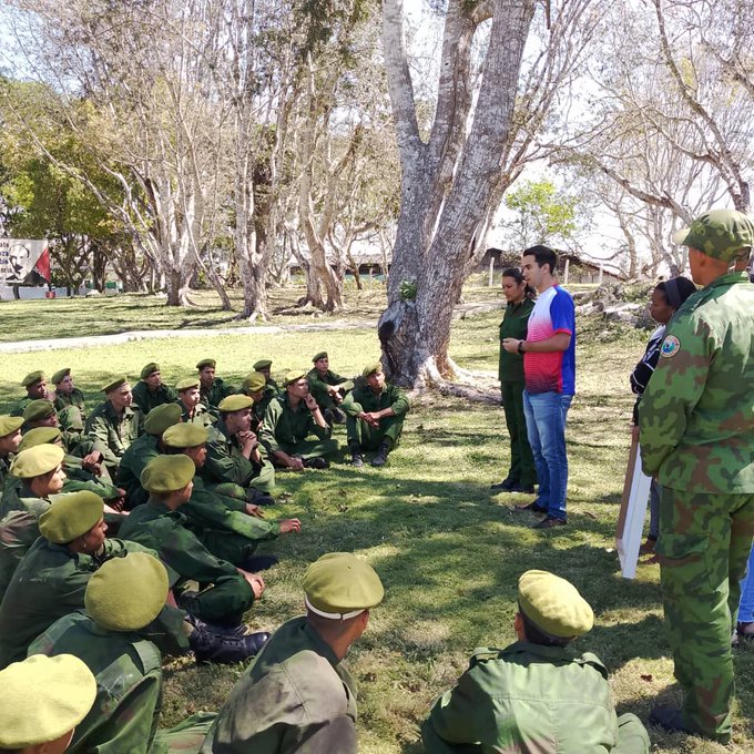 Los jóvenes fueron los que hicieron la Revolución. Jóvenes son los que hoy la defienden.
La patria lo primero.
#SiempreAntimperialista
#CubaVencerá

#DePinarSoy