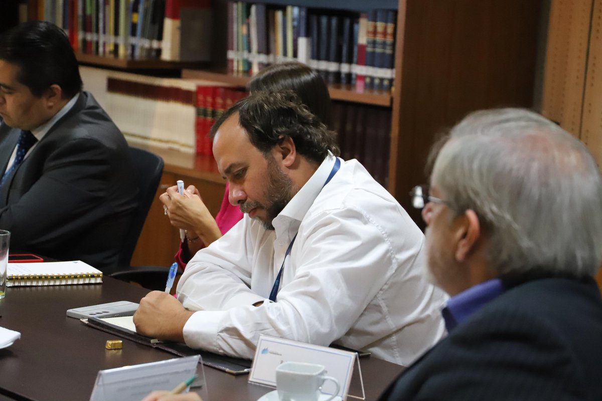 Roberto Munita M. (@rmunita) on Twitter photo Ayer , en el <a href="/ctransparencia/">Consejo para la Transparencia 🇨🇱</a>, dimos el "vamos" a un hito que desarrollaremos durante los próximos meses: una serie de conversaciones con #stakeholders relevantes para la integridad pública. Y partimos con un tipo de usuarios muy destacados de transparencia: los periodistas! Ayer , en el <a href="/ctransparencia/">Consejo para la Transparencia 🇨🇱</a>, dimos el "vamos" a un hito que desarrollaremos durante los próximos meses: una serie de conversaciones con #stakeholders relevantes para la integridad pública. Y partimos con un tipo de usuarios muy destacados de transparencia: los periodistas!