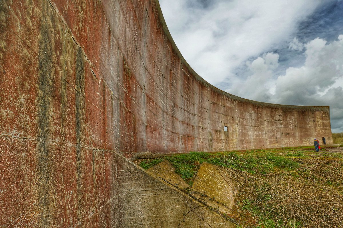 friedalive's tweet photo. Have a lovely evening everyone 
Denge sound mirrors greatstone kent 🇬🇧 https://t.co/DWR1MeJQpN