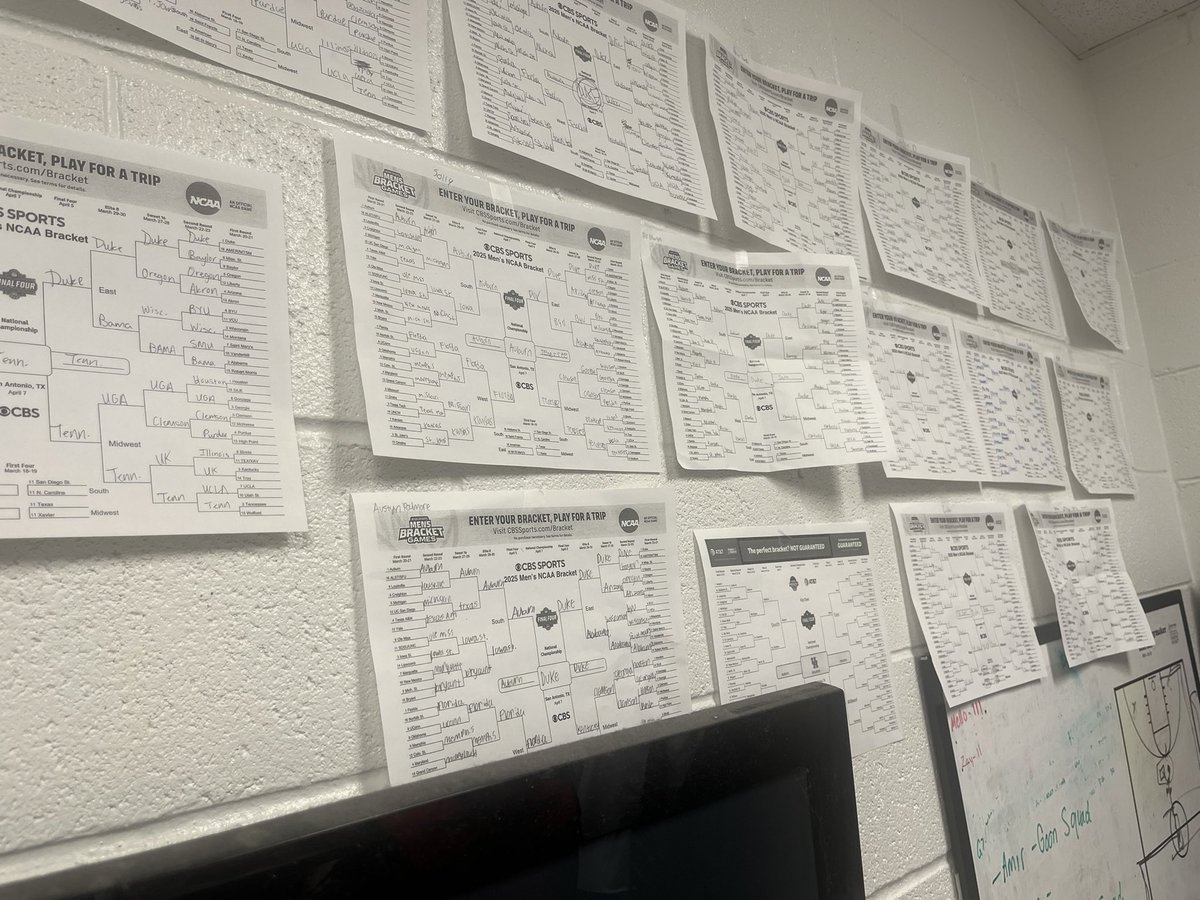 KDyer_10's tweet image. March Madness has begun! Our basketball players brackets are in and ready to compete for our annual basketball team challenge! @Middleton1014 @WHS_CATS_BBALL