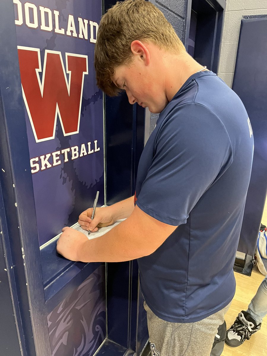 KDyer_10's tweet image. March Madness has begun! Our basketball players brackets are in and ready to compete for our annual basketball team challenge! @Middleton1014 @WHS_CATS_BBALL