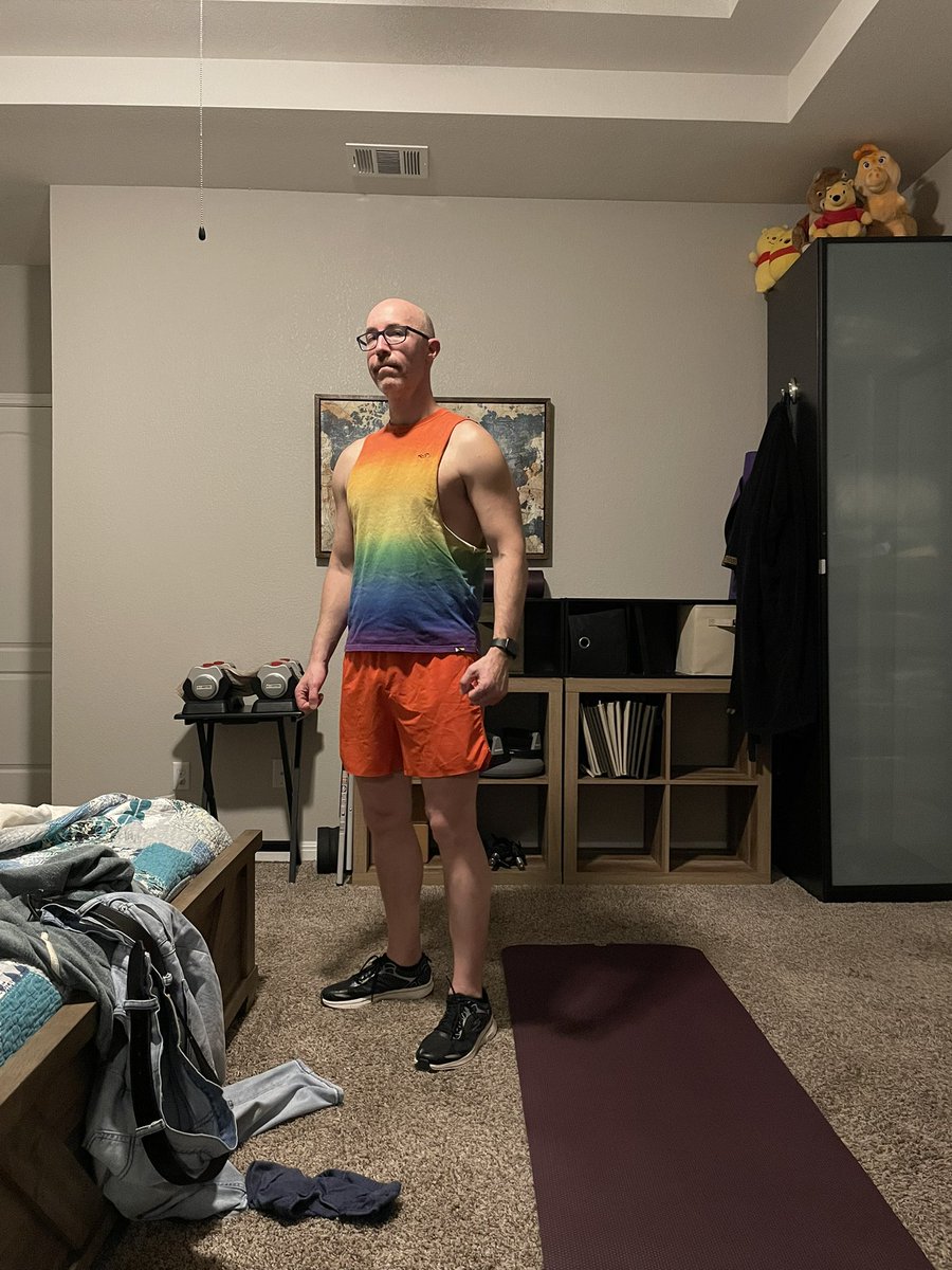 gaj_2's tweet photo. Just another gay workout. https://t.co/RLwp9ozvrA