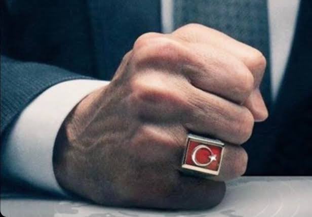 İlk şikayet eden: CHP'li
İhbar eden: CHP'li
Sokağa çağıran: CHP'li
İtirafçı olan: CHP'li
Yurtdışına kaçan: CHP'li

Ama suçlu ilan edilen Türk Devleti... Devletimizin yanındayız! 🇹🇷