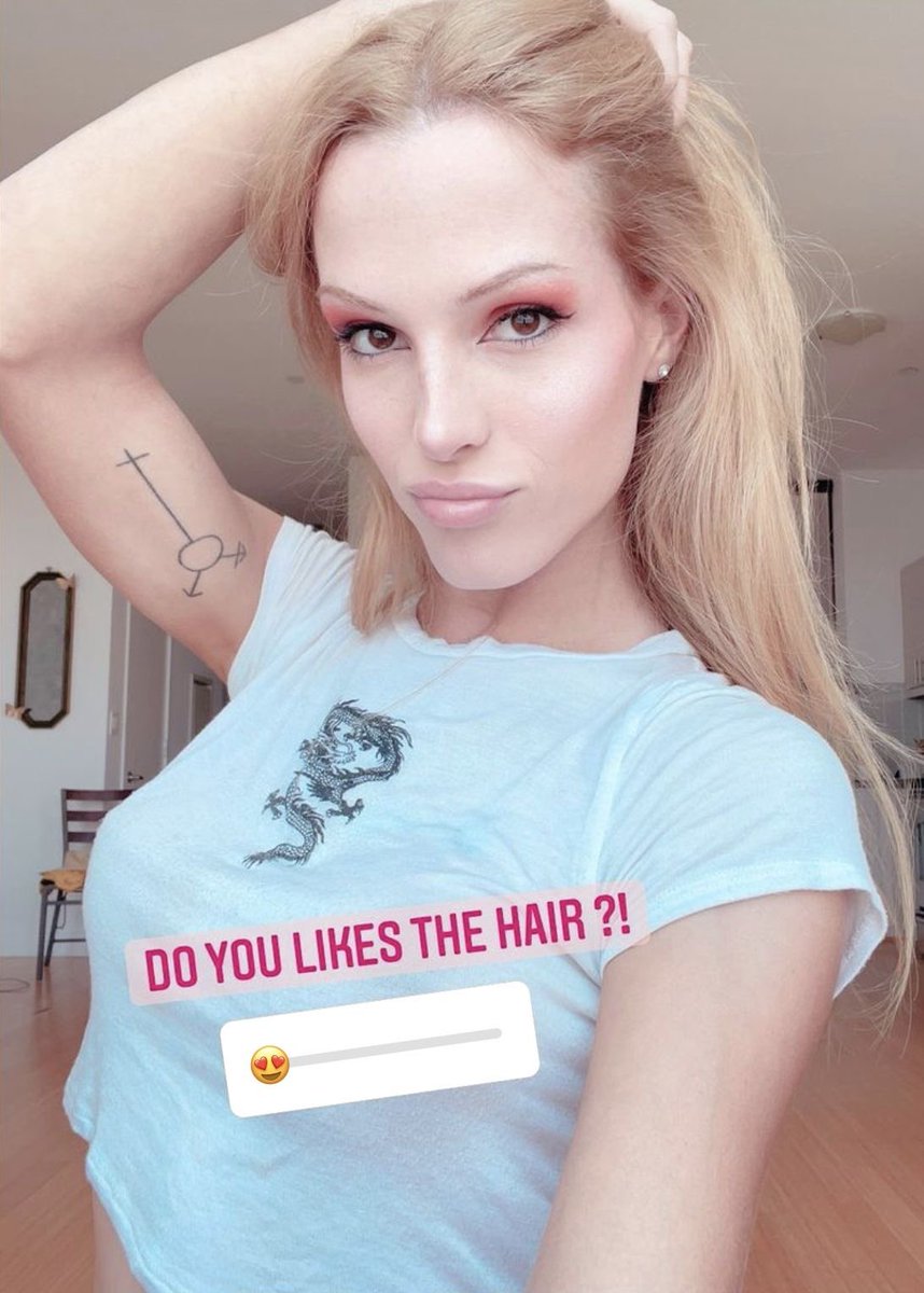 Do you love mommy’s hair 💞🌚🏳️‍⚧️