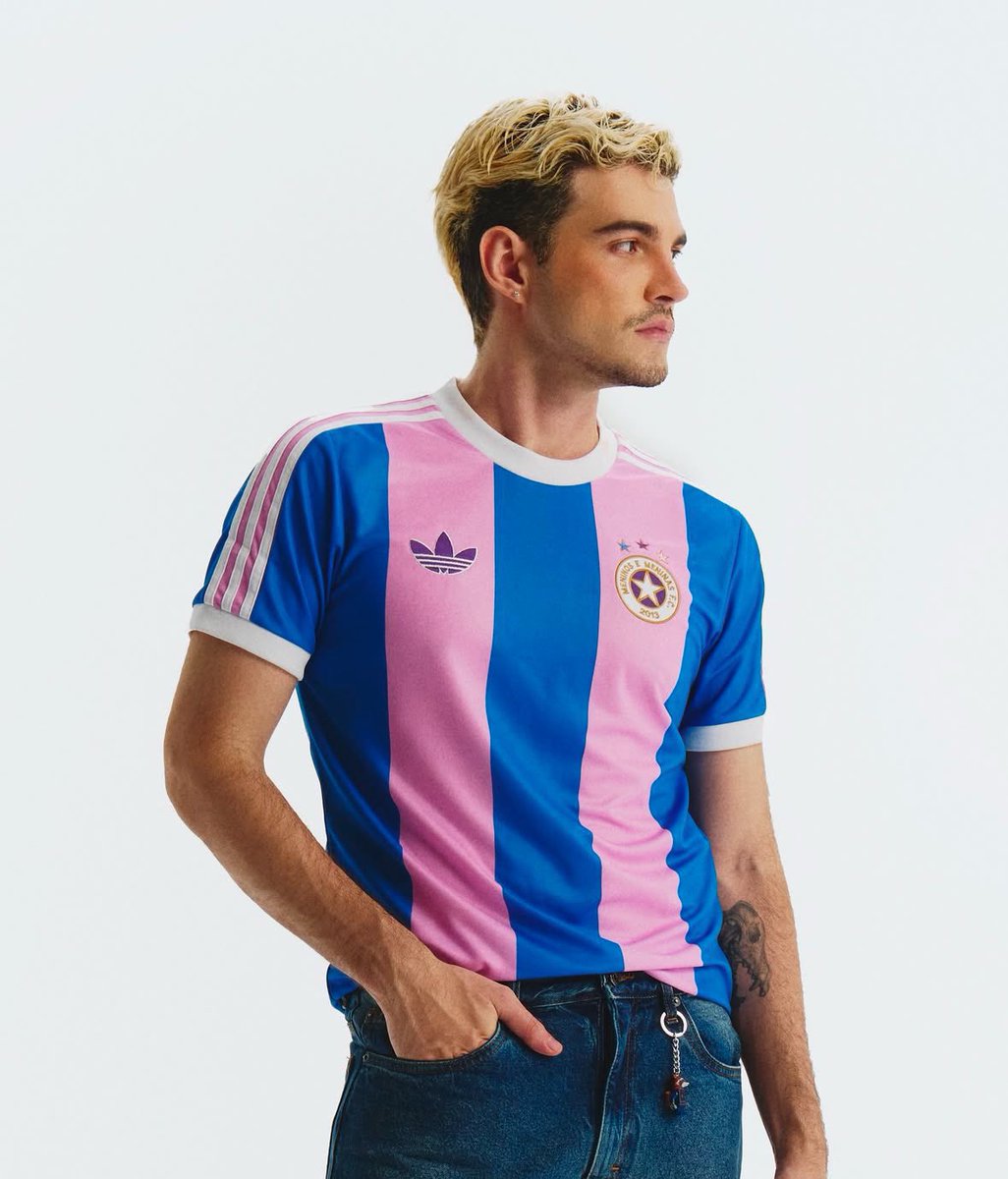 vitoreilish's tweet photo. VENDO camiseta Adidas x Jão Meninos e Meninas FC Original
Tamanho M e G
NOVA nunca usada (obviamente não é a da foto)
R$420,00 + frete
Tenho nota fiscal e a sacolinha da Adidas
DM https://t.co/MiVFYtEYpX