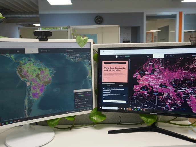 Vizzuality (@vizzuality) on Twitter photo 🌍 Exciting updates for the Open Earth Monitor from <a href="/opengeohub/">OpenGeoHub Foundation</a>! It's now featured on <a href="/CORDIS_EU/">EU Research Results</a>'s site in their article on FAIR data. Read their Results in Brief 👉 cordis.europa.eu/article/id/457… 🌍 Exciting updates for the Open Earth Monitor from <a href="/opengeohub/">OpenGeoHub Foundation</a>! It's now featured on <a href="/CORDIS_EU/">EU Research Results</a>'s site in their article on FAIR data. Read their Results in Brief 👉 cordis.europa.eu/article/id/457…