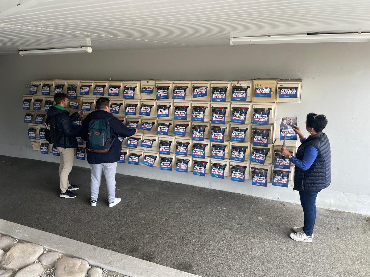 RNduMorbihan's tweet photo. La 1ère circonscription du #RN56 était une nouvelle fois mobilisée pour un boîtage à #Vannes sur l’#insécurité !💪🇫🇷 Rejoignez-nous !
#sécurité #RN #JusquÀlaVictoire https://t.co/GhwXO6gOfP