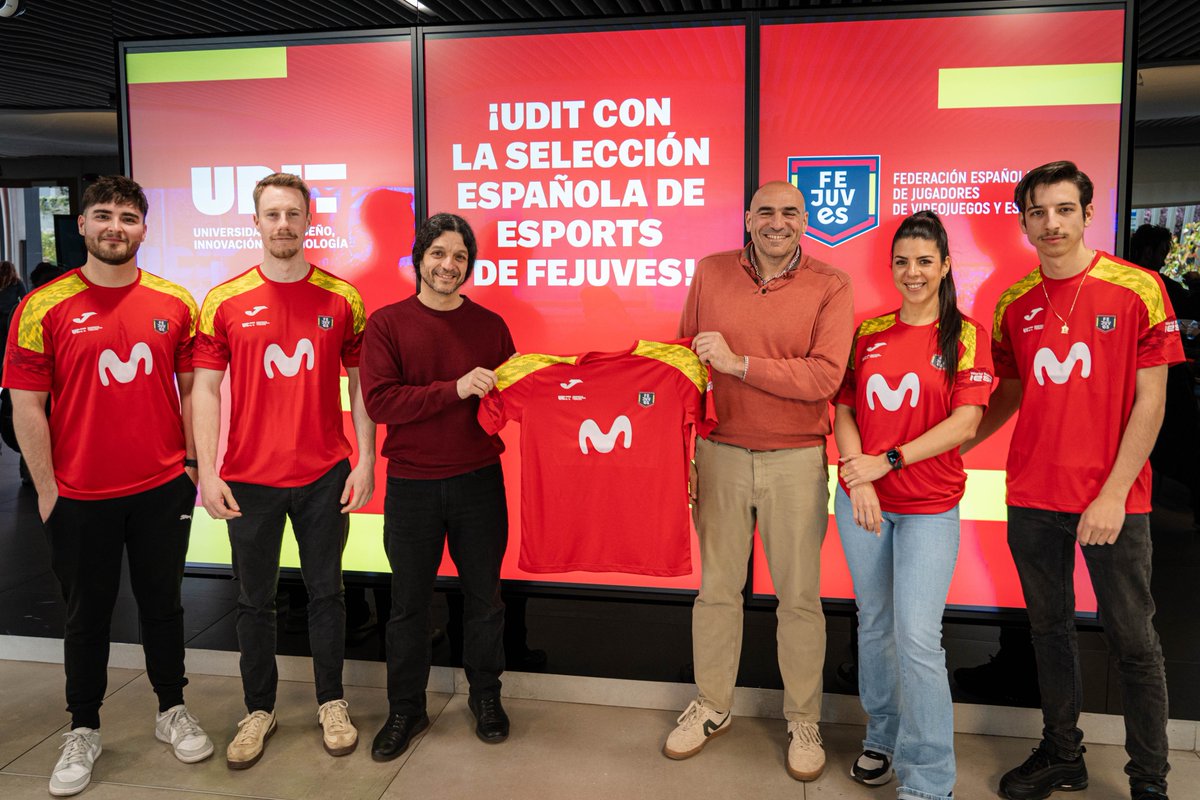 ¡Renovamos acuerdo con @fejuves!

Y lo celebramos acogiendo una mesa redonda, moderada por Nacho Chamorro, secretario de FEJUVES, en la que han participado @aidy_cs2, capitana de la Selección Española femenina de CS2; @m_mestre_, jugador de efootball y campeón de Europa en 2023 +