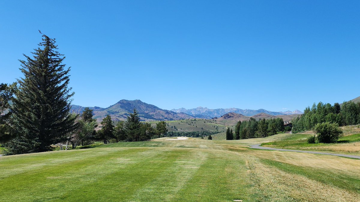 Jaywc1's tweet photo. Golf szn #elevatedgolf #privatecourse #taylormade #titleist https://t.co/I1MKbZRavY