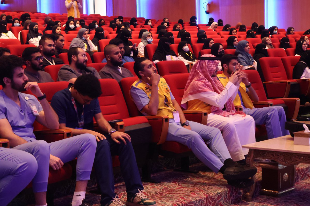 اختتمت الأكاديمية مرحلة تدريب وتهيئة المتطوعين في برنامج #صحة_المعتكفين، والذي استمر لمدة اسبوع بين التدريب الذاتي في المنصة التعليمية والتدريب التفاعلي المباشر والتدريب الحضوري العملي. 
#أكاديمية_SMAV
#رمضان_1446