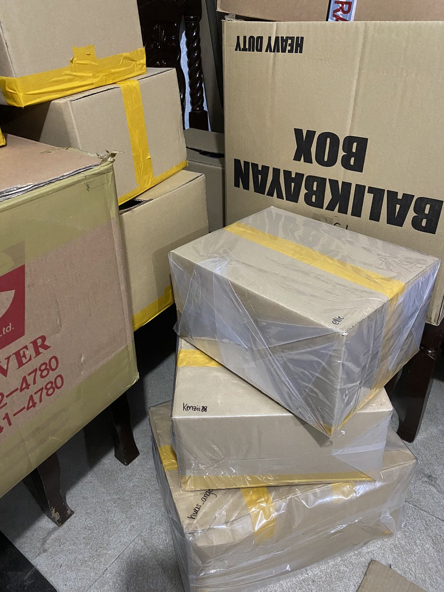 reijunui's tweet photo. #reij_updates

— finished sorting &amp; sleeving onhand gh part 2 pcs (USA), also started packing them in boxes. some are waiting for other merch to arrive before having theirs packed

— (PH) will start packing items for those who filled up the form and send sf quotes in the morning! https://t.co/A14pdoAauq