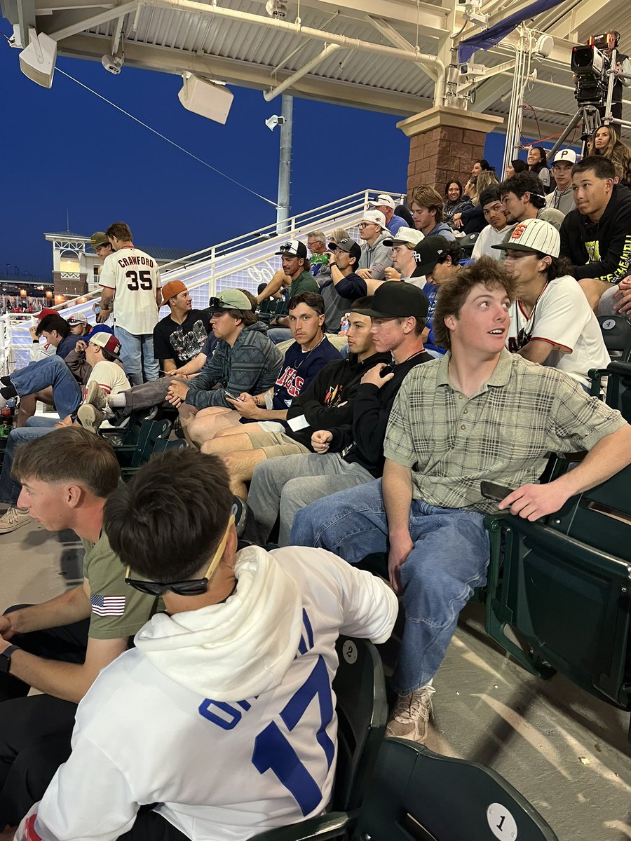 erau_baseball's tweet photo. Spring Break Getaway
The Boys spent some time with @goteamimpact Eli and his family last night while catching a spring training game @surprisestadium π€πΌβΎοΈπ¦
#onerope #eagles #erau #prescott #arizona #surprisestadium #spring #training #royals #giants #goteamimpact #macayos #fun https://t.co/c0LRdhVUm2