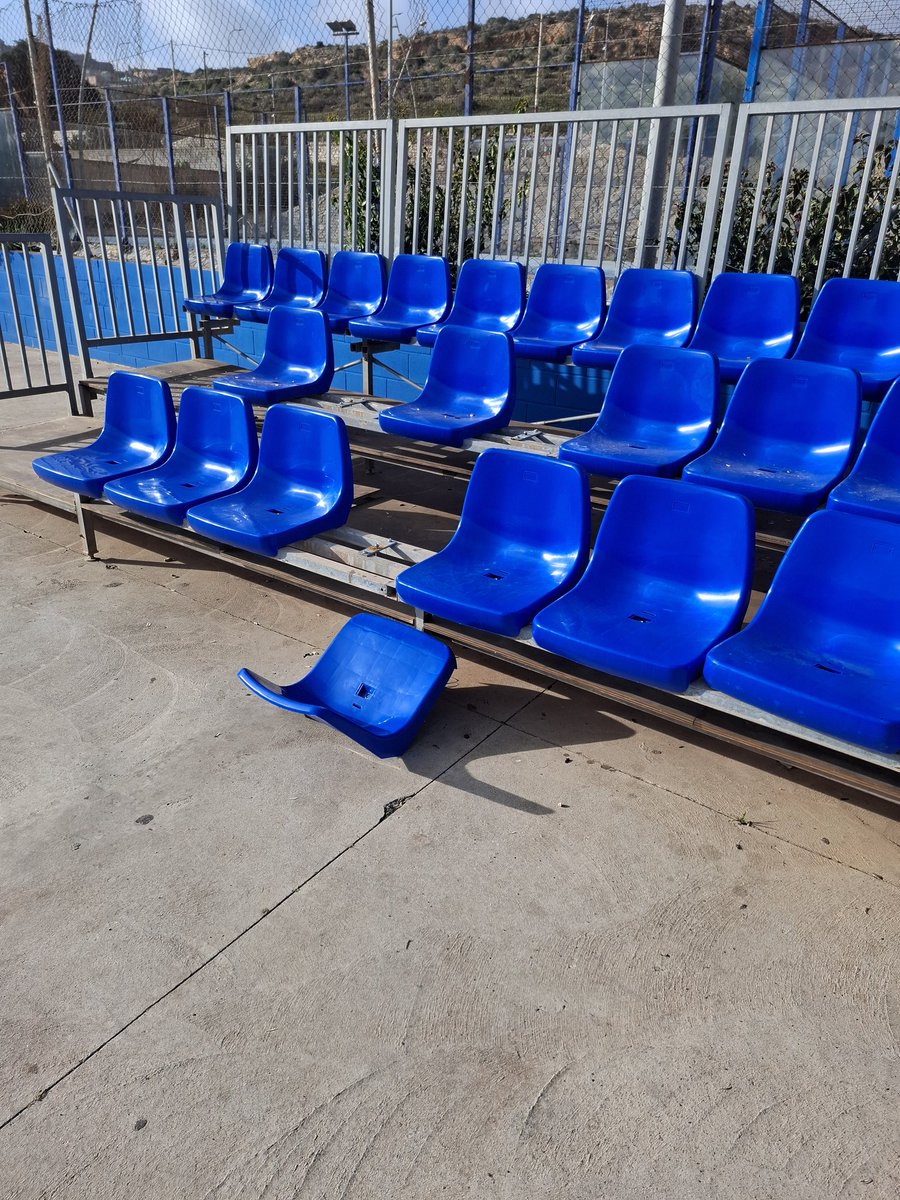 javiskara's tweet photo. No lleva ni dos meses y han arrancadores asientos
@GobiernoMelilla @MELILLA_HOY @melilla_deporte https://t.co/KDoROb2VFL